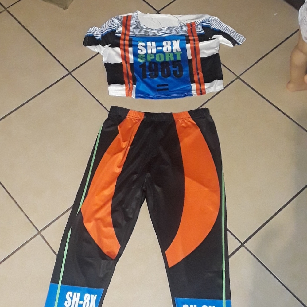 Sporty Set - Picture 2 of 3
